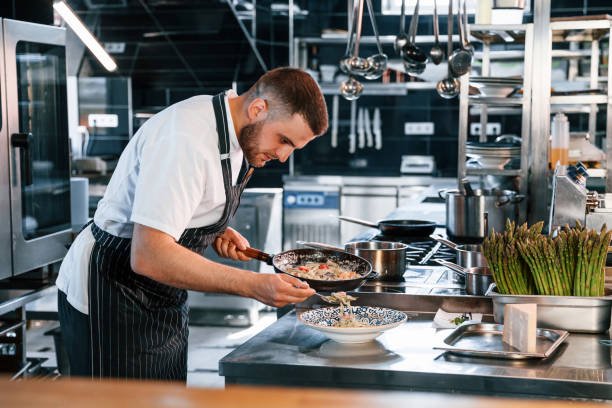 Employment Opportunities in Canada for Foreigners, Apply Now! – Cook